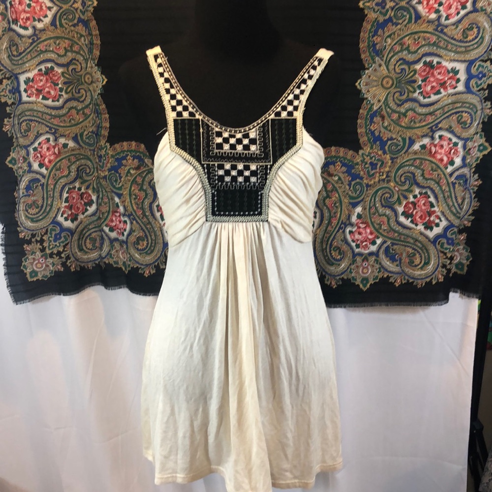 NWT Young Threads Embroidered Tank Top / Tunic M